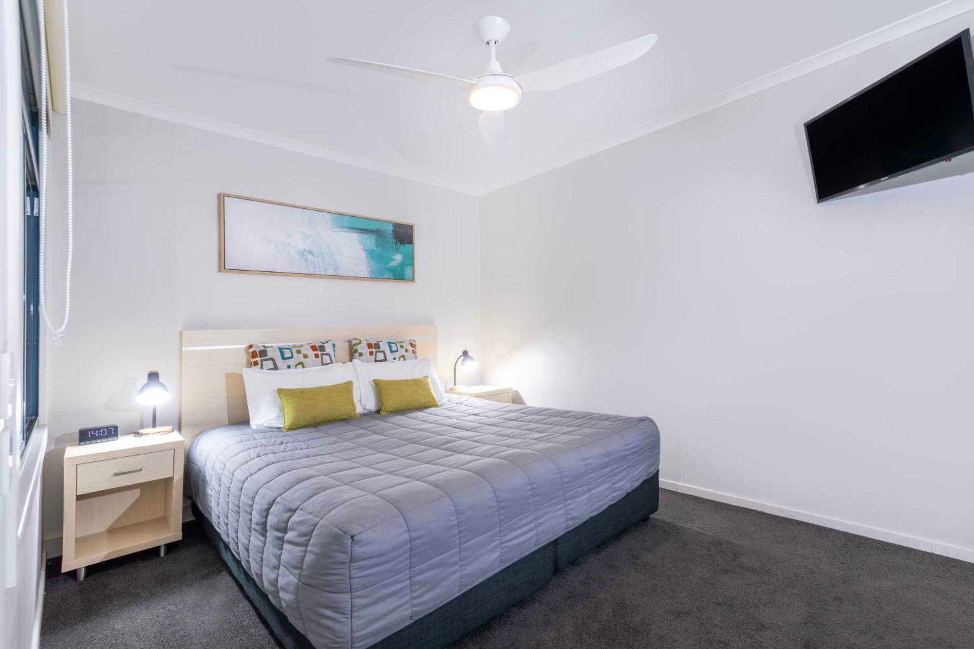 One-Bedroom Apartment Walk Shower