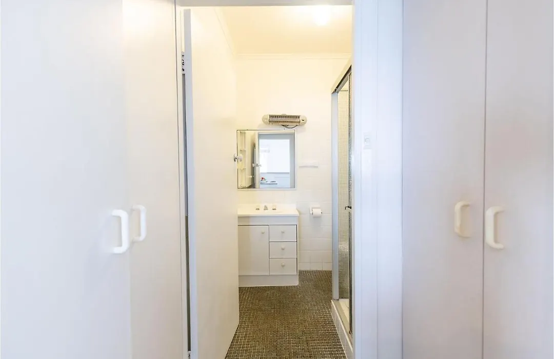 Bayside, 1,21 Victoria Parade - Unit With Unbeatable Water Views And Location-1