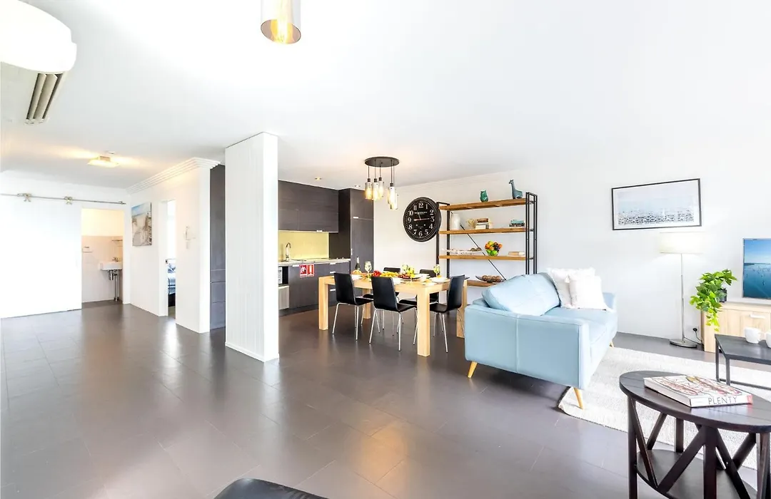Paradiso, 4,4 Laman St - Unit With Aircon, Wi-Fi, Pool And In The Heart Of Town, Water Views-1