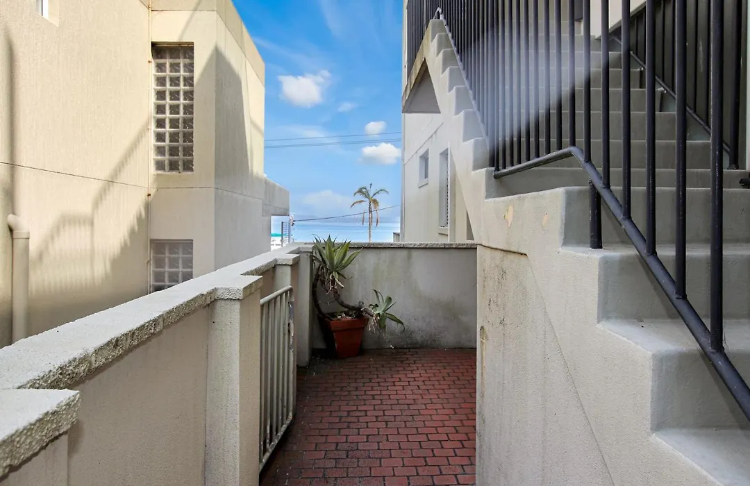 Bayview Towers Unit 1 15 Victoria Parade-1