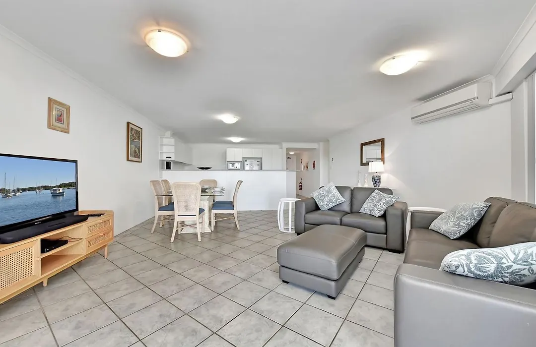Nelson Towers Unit 37 71 Victoria Parade-1