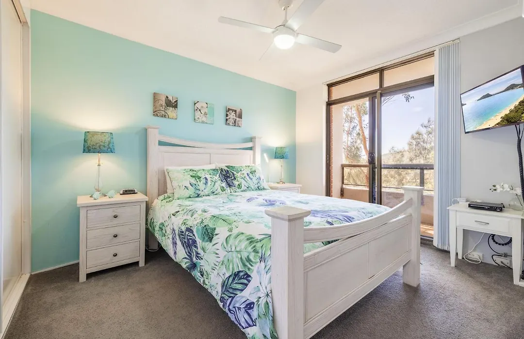 The Commodore, 23,9-11 Donald Street - Delightful Unit With Gorgeous Water Views, Air Con And Wi-Fi-1