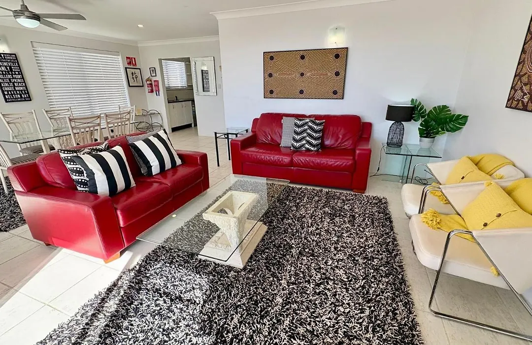 Laman Lodge Unit 5 15 Laman Street-1