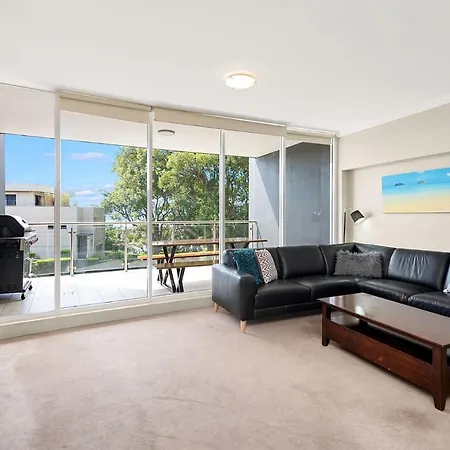 Oasis Unit 3 5 Laman Street-2