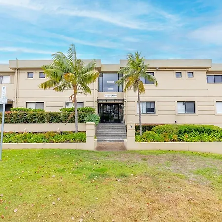 Paradiso, 4,4 Laman St - Unit With Aircon, Wi-Fi, Pool And In The Heart Of Town, Water Views-2