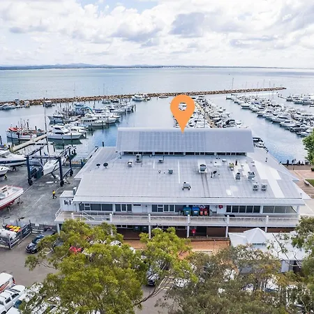 Crows Nest Marina View Apartment, 6 Teramby Rd - Waterfront, Wifi, Aircon, Marina-2
