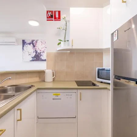 The Landmark Unit 405 Resort Style, Spectacular Water Views, Lift, Linen, Pool, Games Room, Port-A-Cot And Highchair.-2