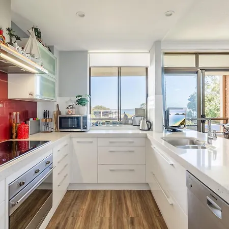 The Commodore, 23,9-11 Donald Street - Delightful Unit With Gorgeous Water Views, Air Con And Wi-Fi-3