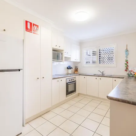 The Poplars, 2,36 Magnus Street - Comfortable Unit With Air Conditioning And Wi-Fi-2