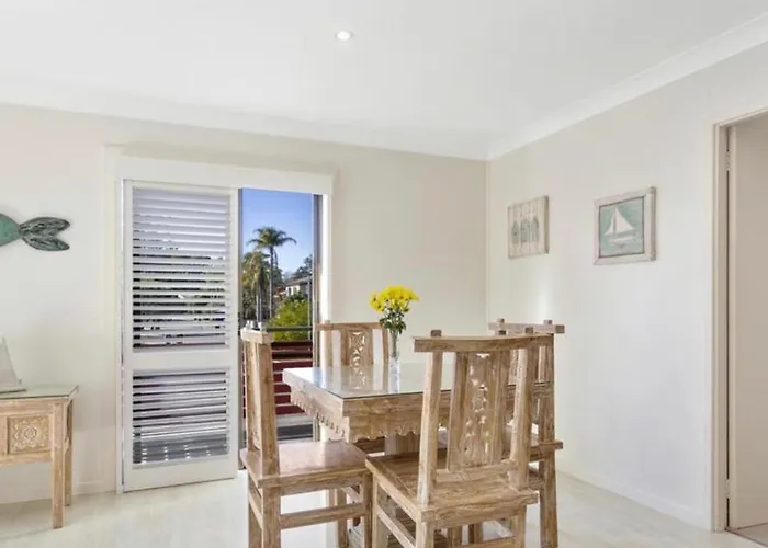 Coconuts - 2 Balconies And Stroll To Choice Of 2 Beaches Nelson Bay