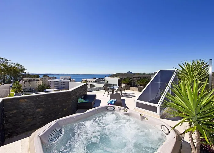 Harbour View Penthouse - Private Roof Top Terrace And Spa Nelson Bay