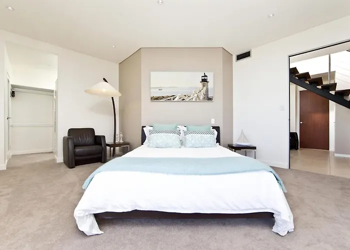 Harbour View Penthouse - Private Roof Top Terrace And Spa Nelson Bay
