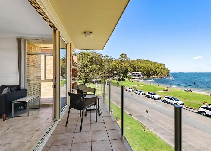 Little Hut Unit 3 20 Kurrawa Close Nelson Bay