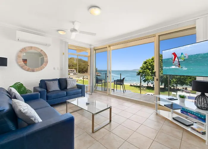 Little Hut Unit 3 20 Kurrawa Close Nelson Bay