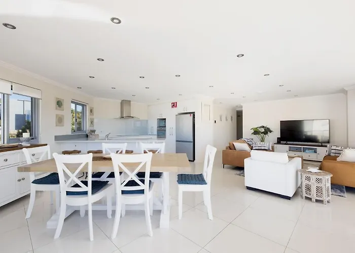 Nelson Bay Apartment With Views Over The Marina