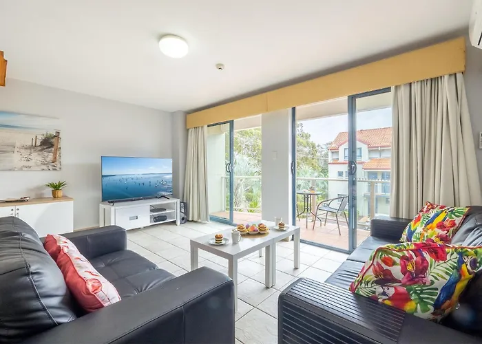 Nelson Bay Breeze: Coastal Apartment with Pool and Spa
