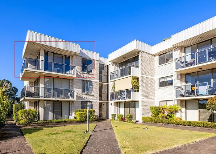 Views And Pool In A Great Location In Nelson Bay Apartment