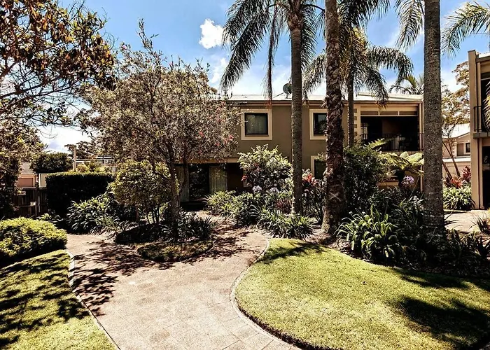Leafy Seaside Unit With Lagoon Style Pool And Tennis Court Nelson Bay