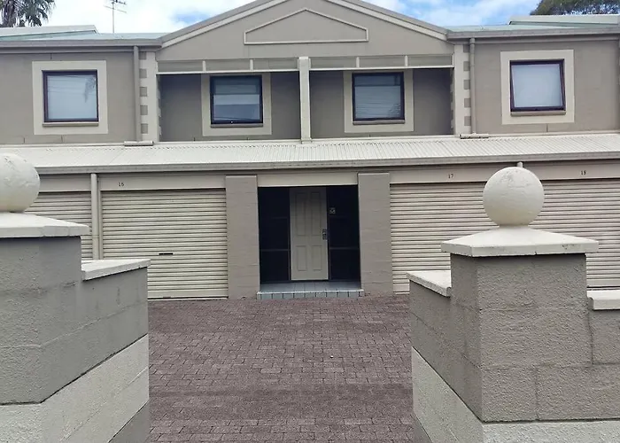 Leafy Seaside Unit With Lagoon Style Pool And Tennis Court Nelson Bay