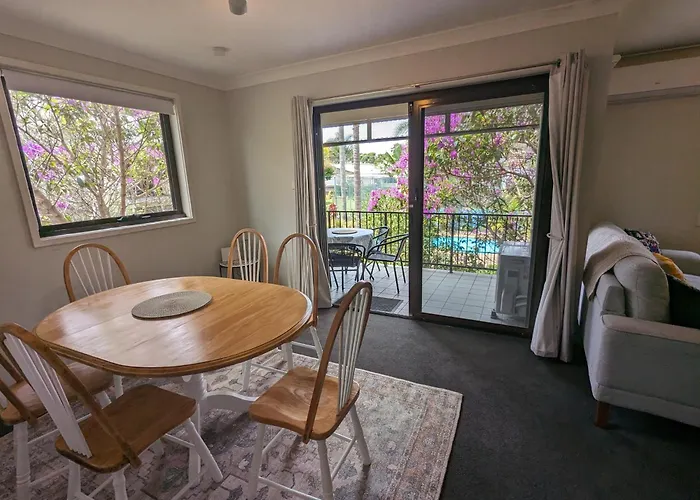 Leafy Seaside Unit With Lagoon Style Pool And Tennis Court Nelson Bay