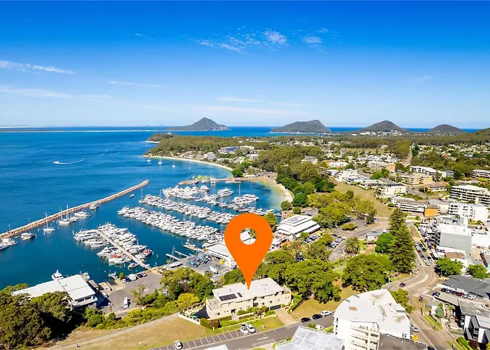 Paradiso, 4,4 Laman St - Unit With Aircon, Wi-Fi, Pool And In The Heart Of Town, Water Views Nelson Bay