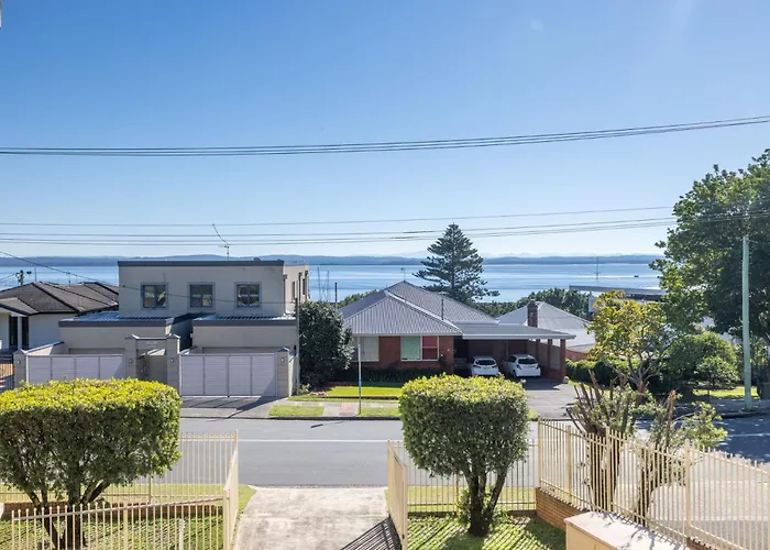 Yarramundi, 7-47 Magnus St - Spectacular Views In The Heart Of Nelson Bay Apartment