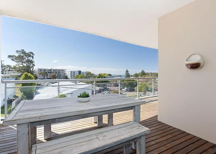 Cote D'Azure: Coastal Comfort with Pool and Secure Parking Nelson Bay