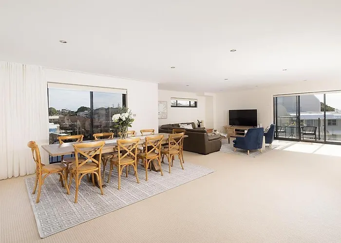 Bay Vista Penthouse - Heart Of Nelson Bay Apartment