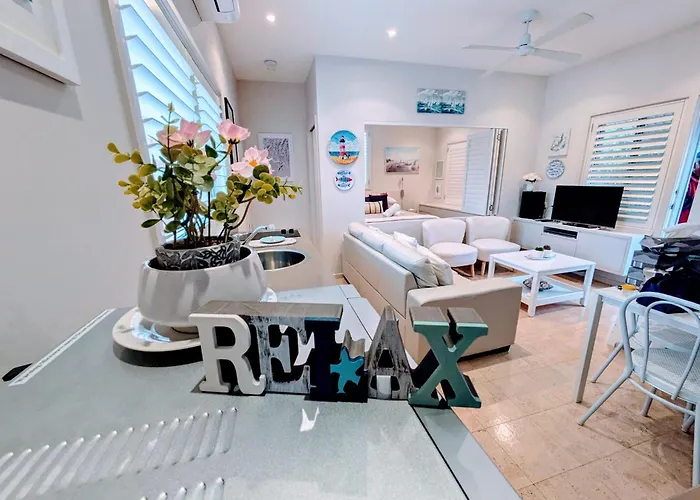 Beach Adjacent Apartment - Bluevista Nelson Bay