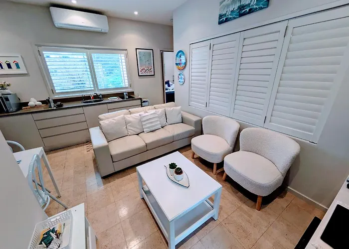 Beach Adjacent Apartment - Bluevista Nelson Bay