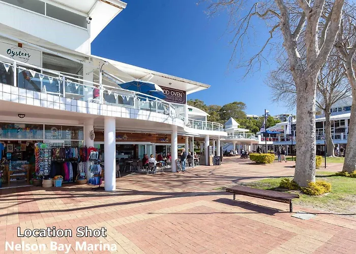 Crows Nest Marina View Apartment, 6 Teramby Rd - Waterfront, Wifi, Aircon, Marina Nelson Bay