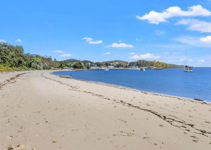 Bayside 6, 21 Victoria Pde - Sensational Water Views, Linen Apartment Nelson Bay