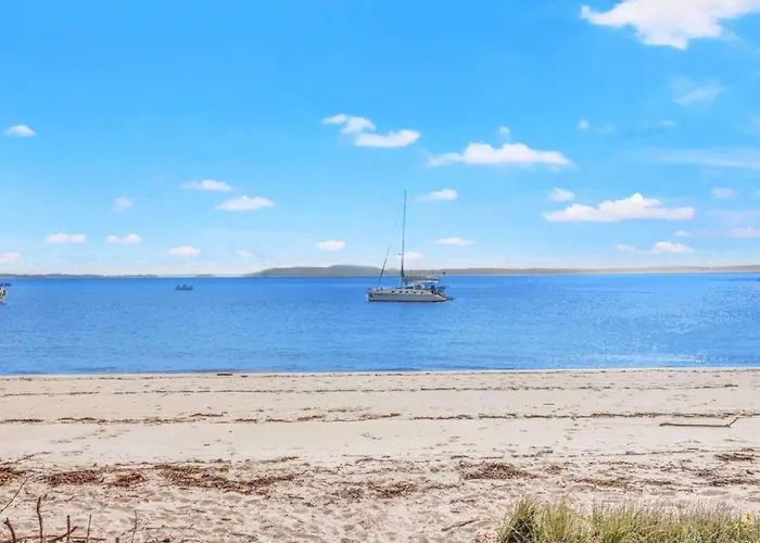 Bayside 6, 21 Victoria Pde - Sensational Water Views, Linen Apartment Nelson Bay