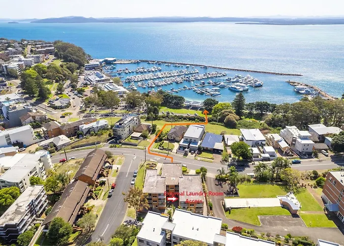 Yarramundi, 7-47 Magnus St - Spectacular Views In The Heart Of Nelson Bay Apartment