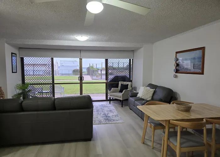 The Poplars, Pool Access Getaway Apartment Nelson Bay