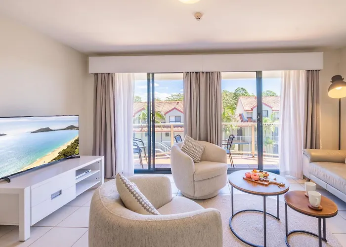 Bay Breeze Apartments, 33 1 Trafalgar St - Aircon, Wi-Fi, Linen, Pool Nelson Bay