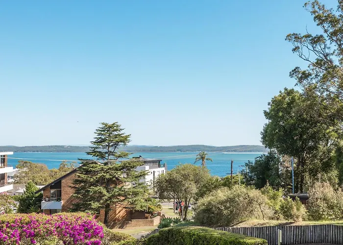 The Commodore, 23,9-11 Donald Street - Delightful Unit With Gorgeous Water Views, Air Con And Wi-Fi Nelson Bay