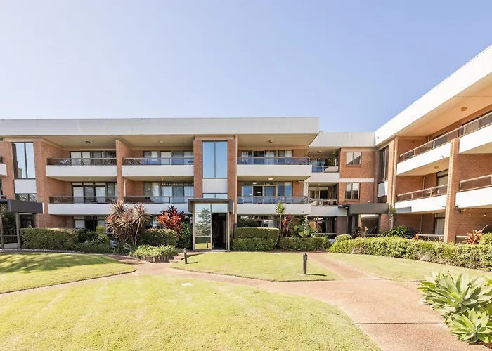 The Commodore, 23,9-11 Donald Street - Delightful Unit With Gorgeous Water Views, Air Con And Wi-Fi Nelson Bay